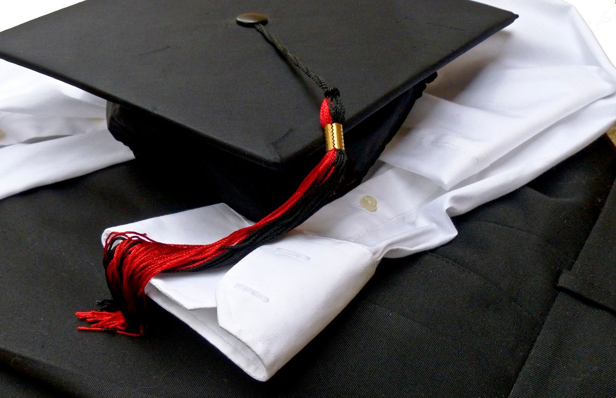 graduation cap and gown attire in black and white btpwyx7